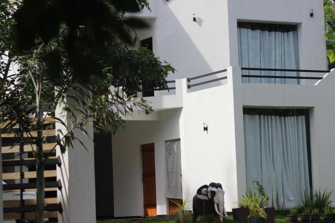 Cassia Udawalawe Hotel Exterior foto